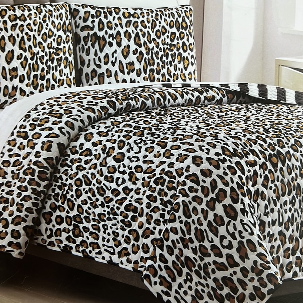 NWT Twin Quilt Set
